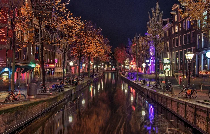 Amsterdã quer eliminar cruzeiros até 2035; entenda a restrição